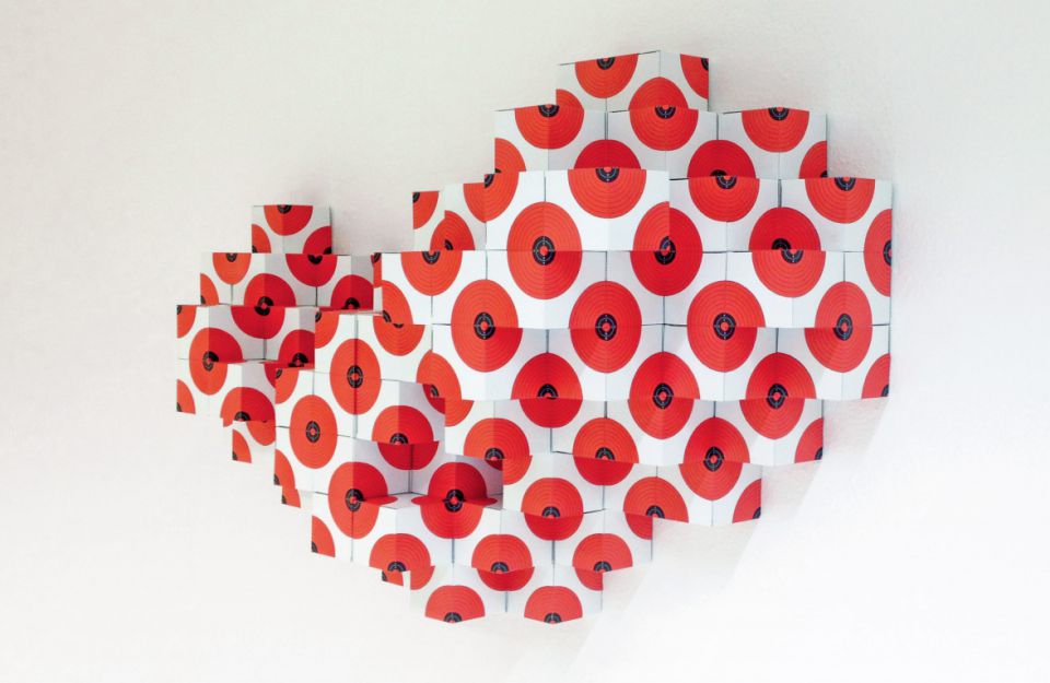 Cloud. Faltkartons, Luftgewehrzielscheiben, Kleber, 2016