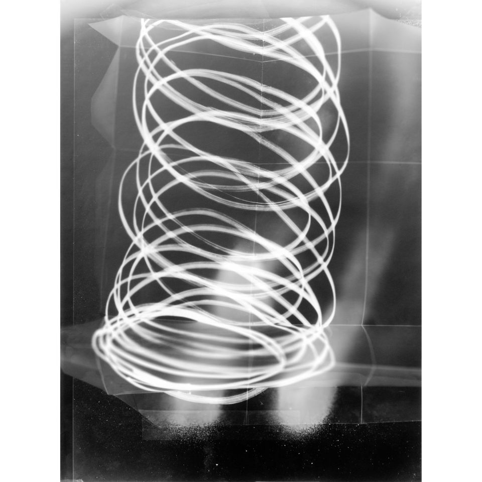Marta Djourina: o.T. 2020, selbsterstelltes Filmnegativ, analoges s/w Fotopapier