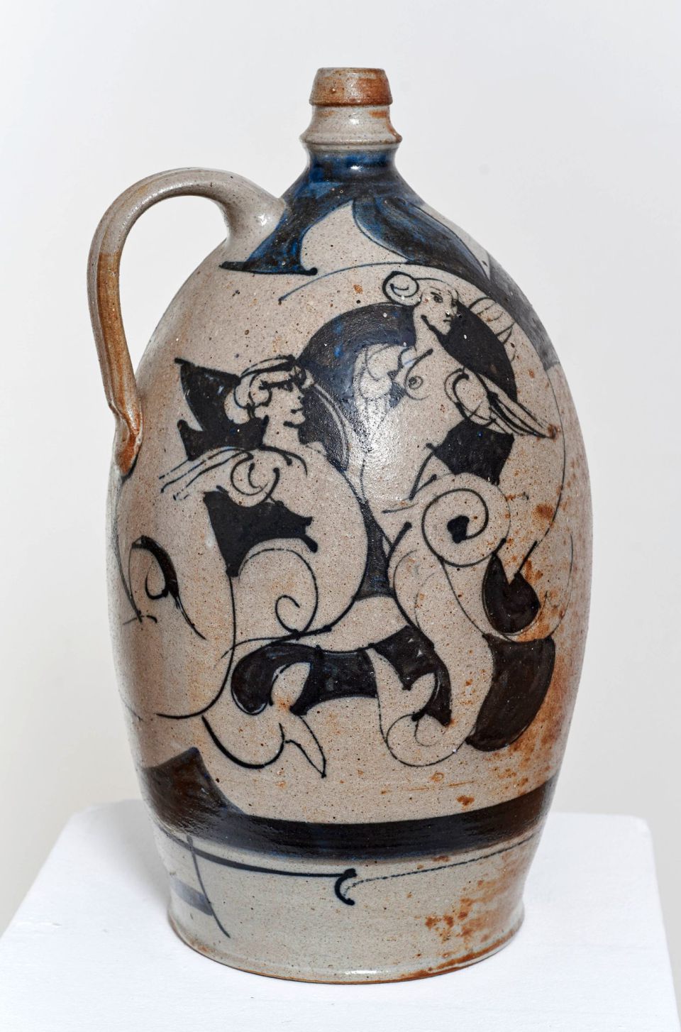 Astrid Dannegger: Krug, Fayence bemalt, Holzbrand, 1998, 35 cm hoch (750,00 €)