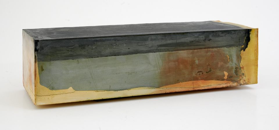 Cindy Schmiedichen: o.T. G10, Gips und Pigment, 2015, 8x10,5x30 cm (850,00 €)