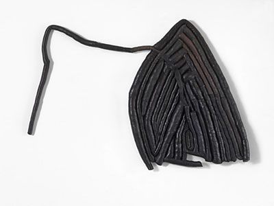 Sati Zech: kleiner Berg. 2015,  goatskin, 120x210 cm