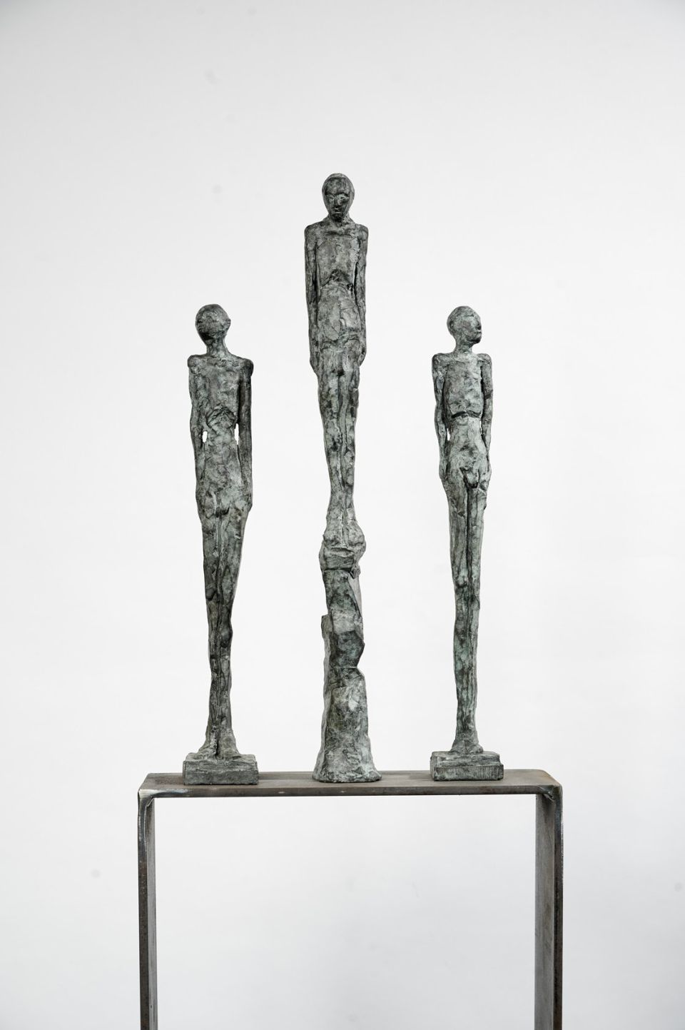 Christoph Dahlberg, Die Wächter der Wehmut, Bronze auf Stahl (4/7), 2015, 156x30x13cm (HXBXT)