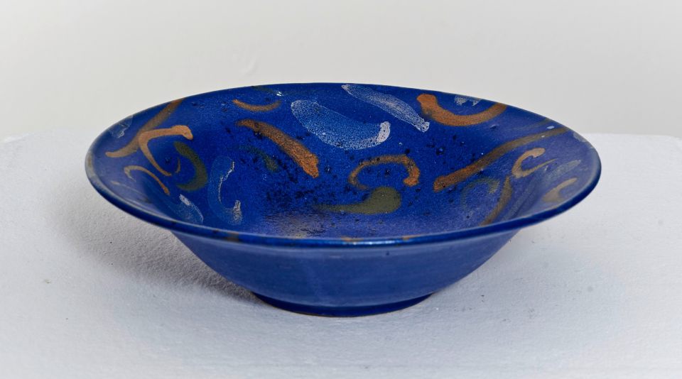 Kleines Kabinett - Astrid Dannegger: Schale, Fayence, Mattglasur, 2019, Ø 14 cm, 4 cm hoch (45,00 €)